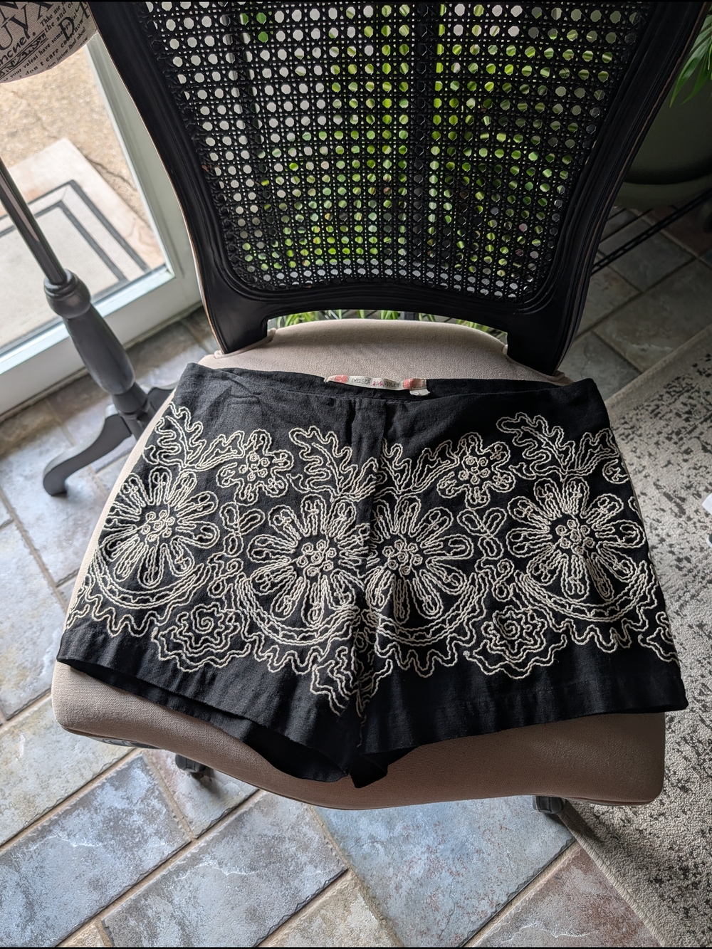 Chelsea & Violet Black High-Waist Shorts with Cream Floral Embroidery. SZ L